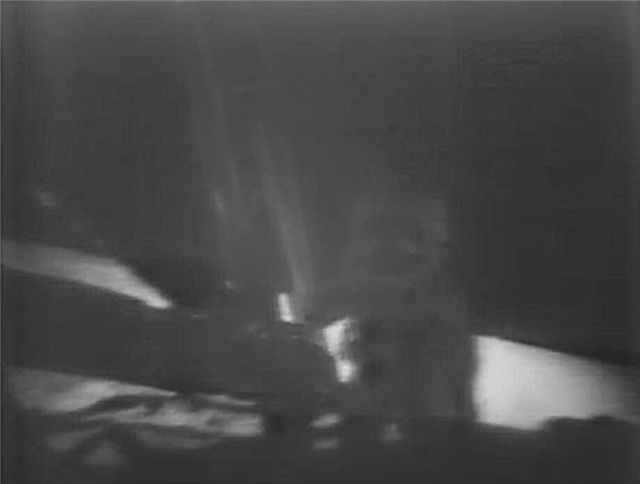 Цитат на "Една малка стъпка" на Apollo 11 Кратко бъркане на Legendary Broadcastter Cronkite
