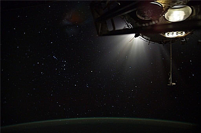 Photo: la station spatiale allume ses post-brûleurs ... ou pas?