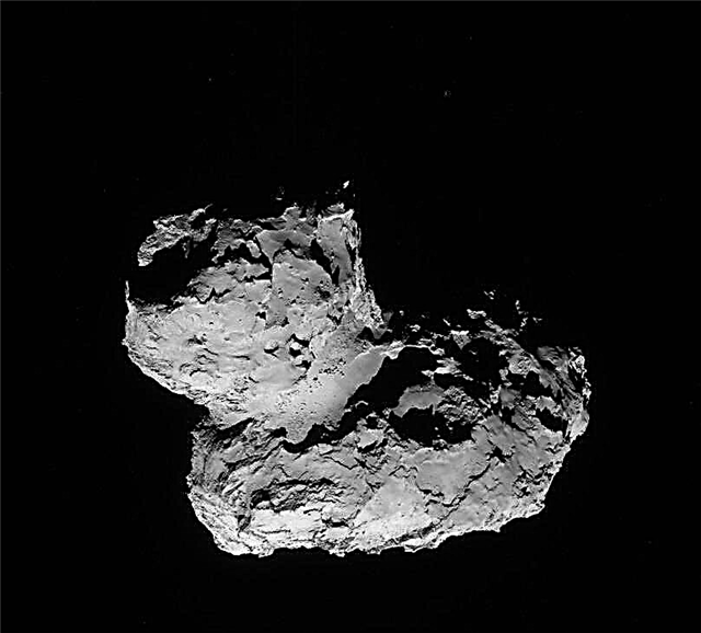ดาวหางของ Rosetta พ่นฝุ่นหนึ่งปีก่อนเข้าใกล้ดวงอาทิตย์