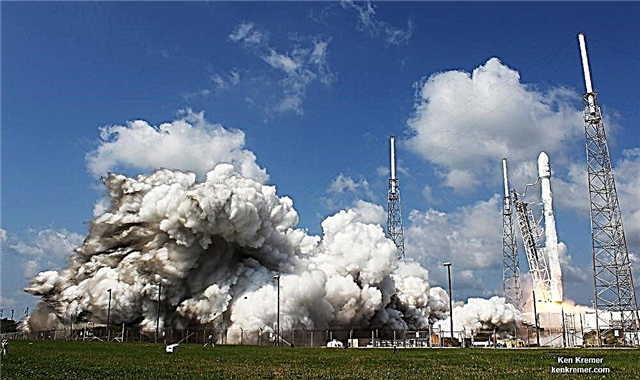زوج الدفع Xenon من الأقمار الصناعية للاتصالات يزوران السماء من قاعدة إطلاق Sunshine State - معرض الفضاء