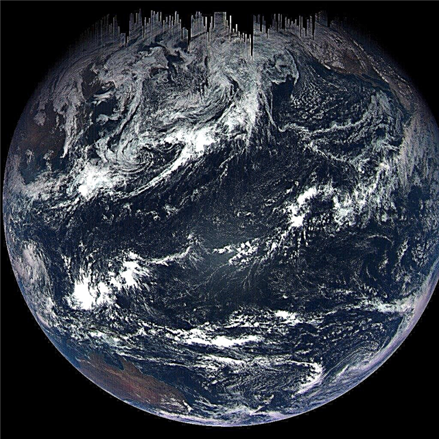 OSIRIS-REx NASA zdobywa piękny niebieski marmur podczas wspomagania grawitacji podczas przechodzenia do asteroidy Bennu