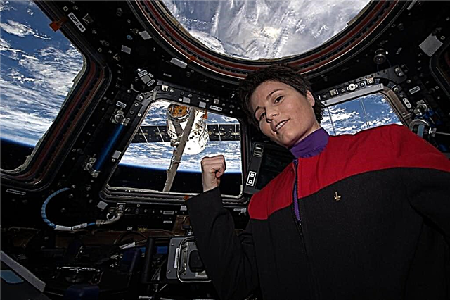 Cea mai lungă femeie Spaceflyer să se întoarcă, deoarece stația de remaniere din Rusia lansează după eșecul rachetelor