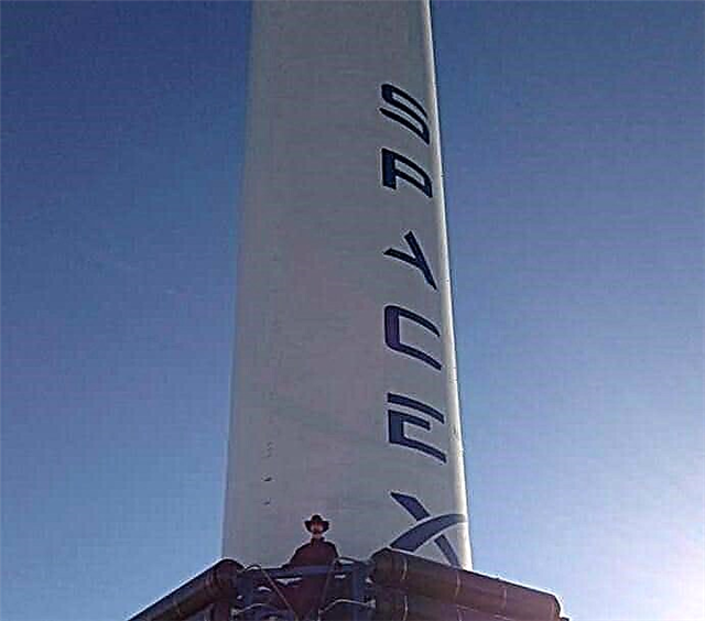SpaceX Grasshopper decola e pousa verticalmente no novo hop de 12 andares