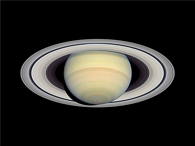 A Saturn pályája. Mennyi idő van egy Saturn-on?
