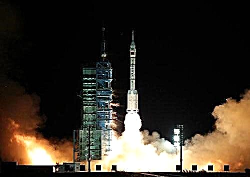 الصين تطلق شنتشو -8 متوجهة إلى أول إرساء تاريخي في الفضاء