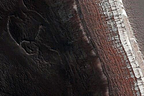 Още Марсови лавини от HiRISE, Oh My!