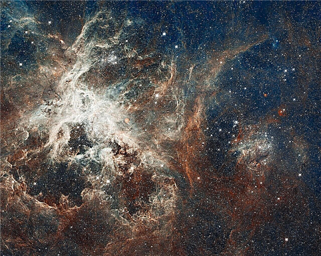 Spezielles neues Panorama feiert Hubbles 22. Geburtstag
