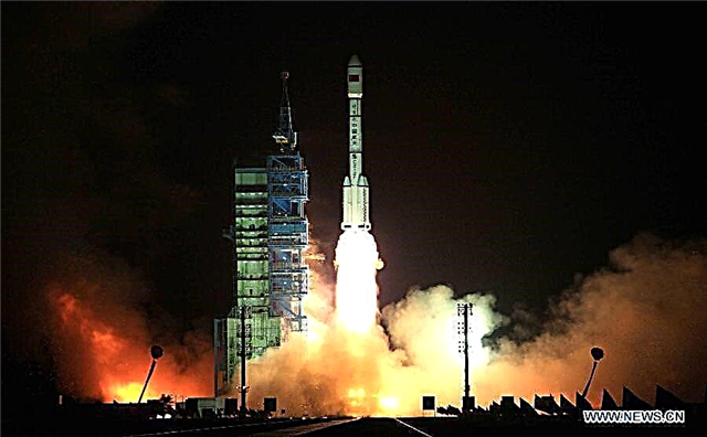 الصين تفجر أول معمل فضاء Tiangong 1 إلى المدار