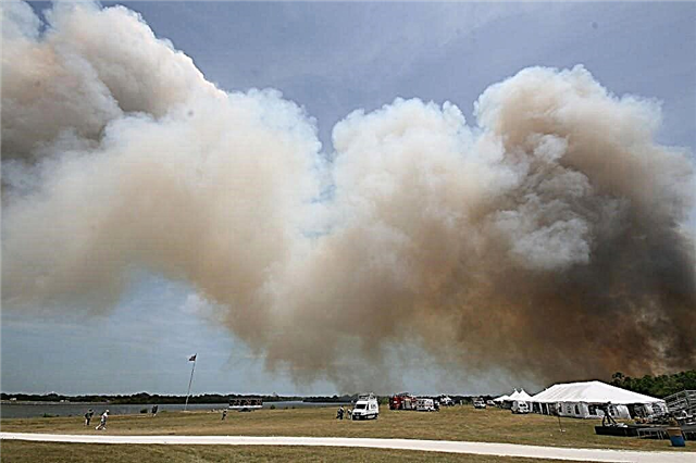 Incendios de maleza en el Centro Espacial Kennedy durante la última cuenta regresiva de Endeavour