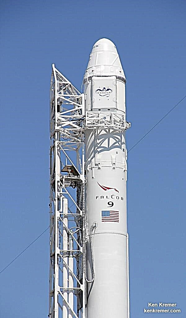 Historic SpaceX Landing Leg Rocket และ Dragon Bound สำหรับสถานีตรวจสอบเครื่องยนต์ไฟไหม้ที่ T Minus 1 สัปดาห์