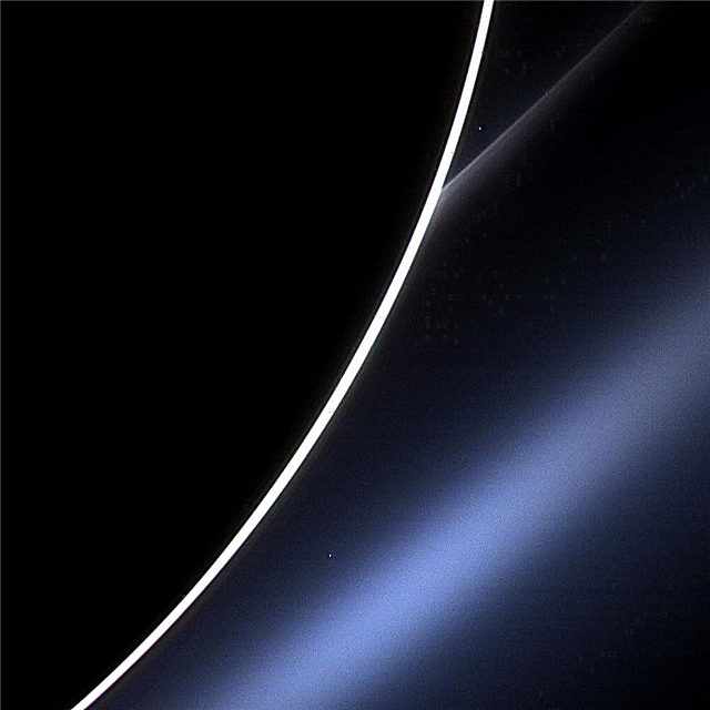 Une vue imprenable sur Vénus, depuis Saturne
