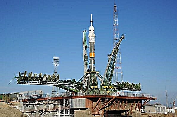 Союз е готов за високи залози 13 ноември Blastoff - Космически станции Съдните панти на успеха