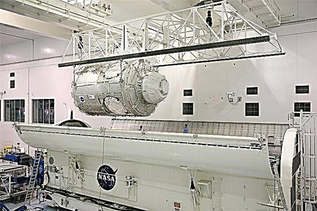 STS 130-flyvning, der presser frem for at starte, da NASA løser kølevæskeslangen