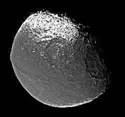 Cassiniho nadchádzajúca návšteva vlašského orecha, Iapatus