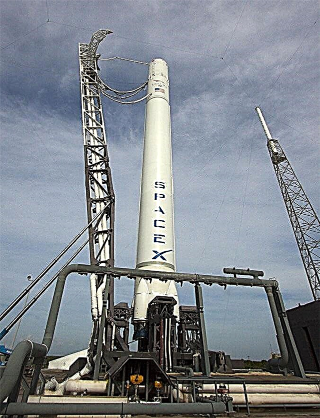 Maiden Next Gen SpaceX Falcon 9 izstrelil iz Cape Canaveral, postavljen za 25. november