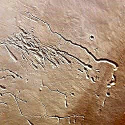 Lava cijevi na Pavonis Mons