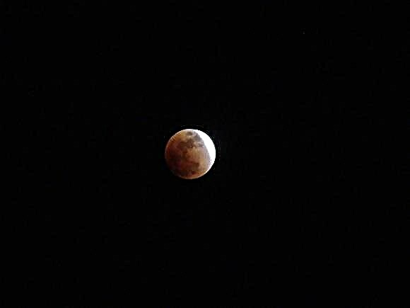 Suas fotos do eclipse lunar total