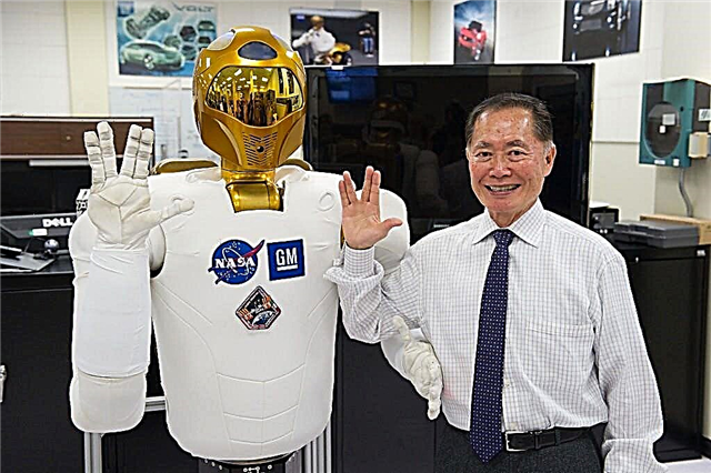 Robonaut 2 se bude otáčet a kolébat kolem vesmírné stanice letos v létě