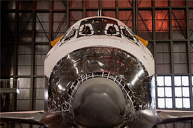 NASA Up Close Tour: VAB a Space Shuttle Endeavor On Display