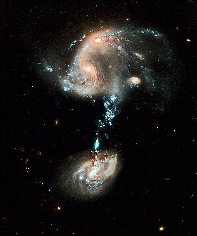 Hubble vereeuwigt zichzelf met nieuwe afbeelding: "Fountain of Youth" - Space Magazine