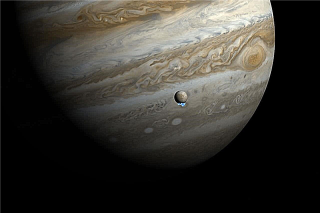 Hubble descoperă ploile de apă care izbucnesc din Europa