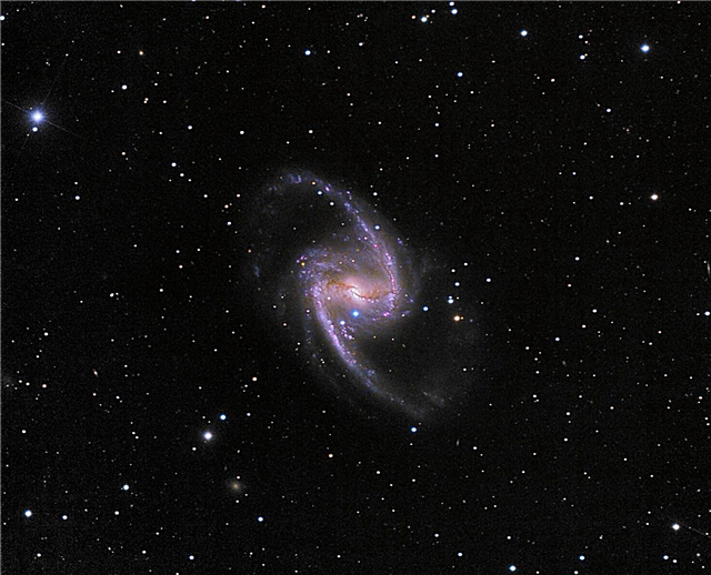Neue helle und blaue Supernova in NGC 1365