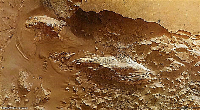 A água de Marte poderia ter esculpido esses 'montes misteriosos'