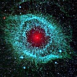 ดาวหางพุ่งชนภายใน Helix Nebula