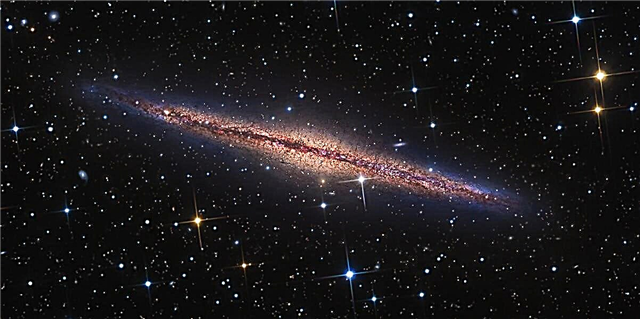 Astrofoto: dubok, dubok pogled na NGC 891