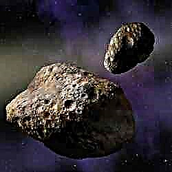 Binárny ľadový asteroid na obežnej dráhe Jupitera
