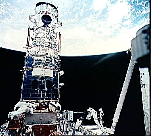 Bratrstvo Hubble Warriors: Jeff Hoffman se odráží na opravných misích HST