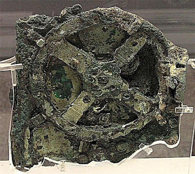 آلة الزمن Antikythera
