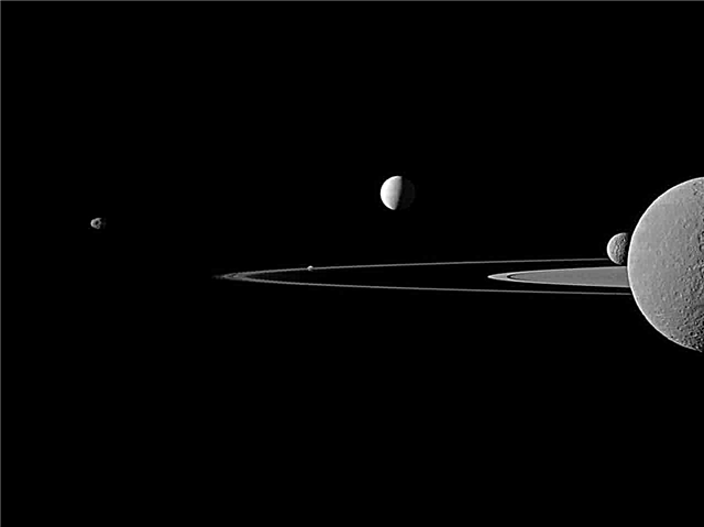 Le majestueux quintette de Saturne sur lune de Cassini