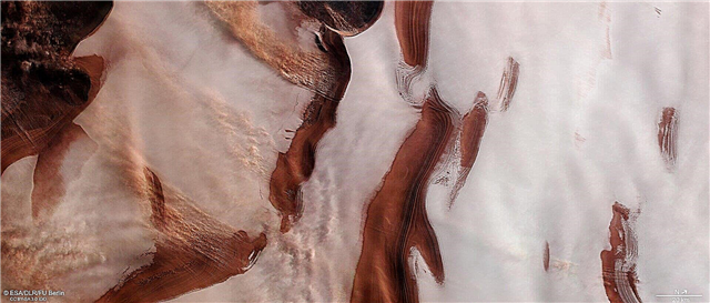 मंगल के उत्तरी ध्रुवीय कैप पर बर्फ की खूबसूरत छवि