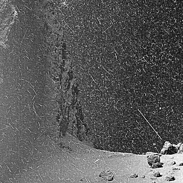 Jeg kan ikke stoppe med at se denne fantastiske animation fra Comet 67P