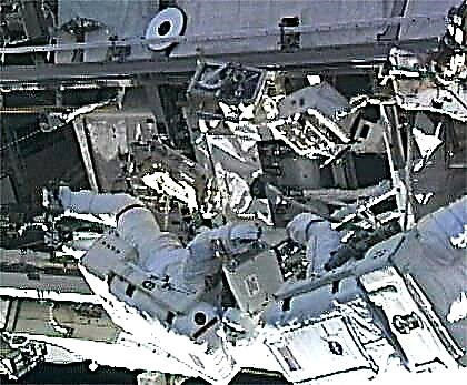 Istorinis ISS „Spacewalk“ nesėkmingas, astronautai bandyti dar kartą
