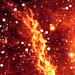 Descoberta estranha nebulosa em forma de hélice