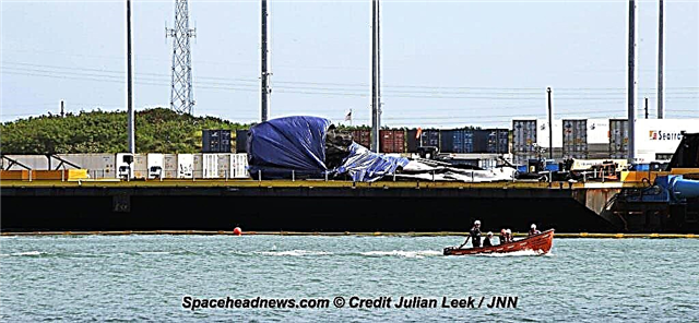 Pancaked SpaceX Falcon يسحب إلى الميناء بعد الثلاثي من عمليات الإنزال المذهلة ؛ صور / فيديو - مجلة الفضاء