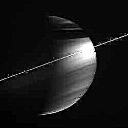 Wazig zicht op Saturnus