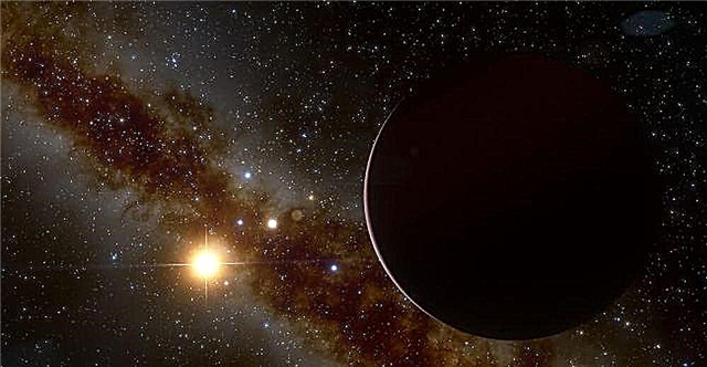 نجم قزم أحمر له كوكب يشبه المشتري. ضخمة للغاية لا ينبغي أن توجد ، ومع ذلك ، هناك
