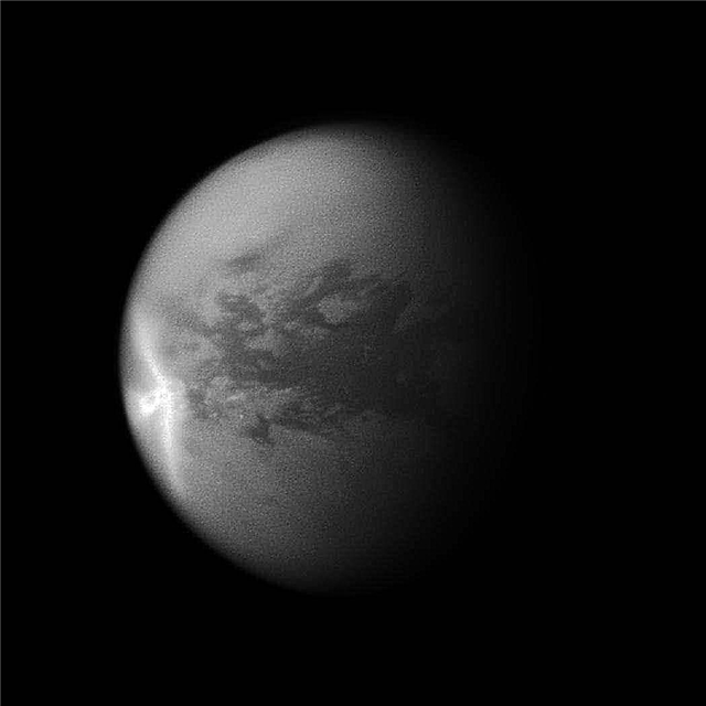 Explicat norul gigant al lui Titan