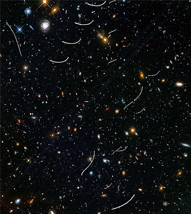 Hubble är den ultimata multitaskeren: upptäcker asteroider medan den gör andra observationer