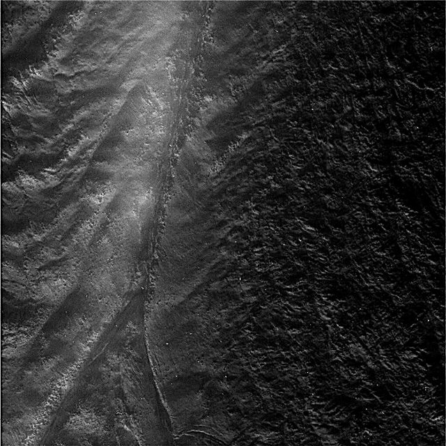 Increíbles nuevas imágenes en primer plano de Encelado